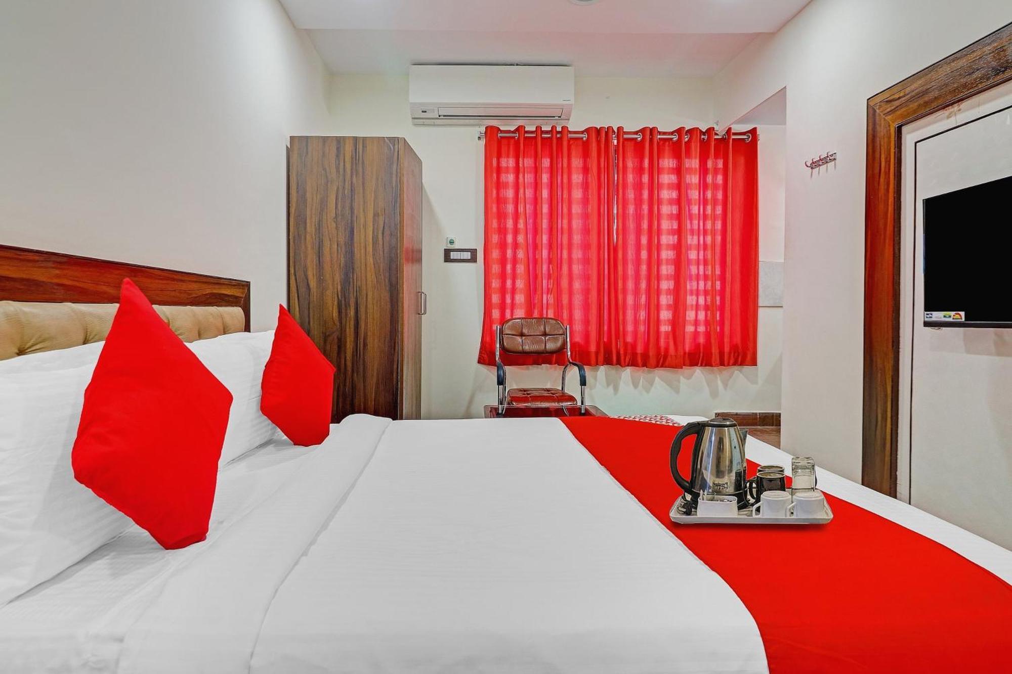 Heavens Inn Near Rasoolpura Metro Station Hyderabad Exterior photo
