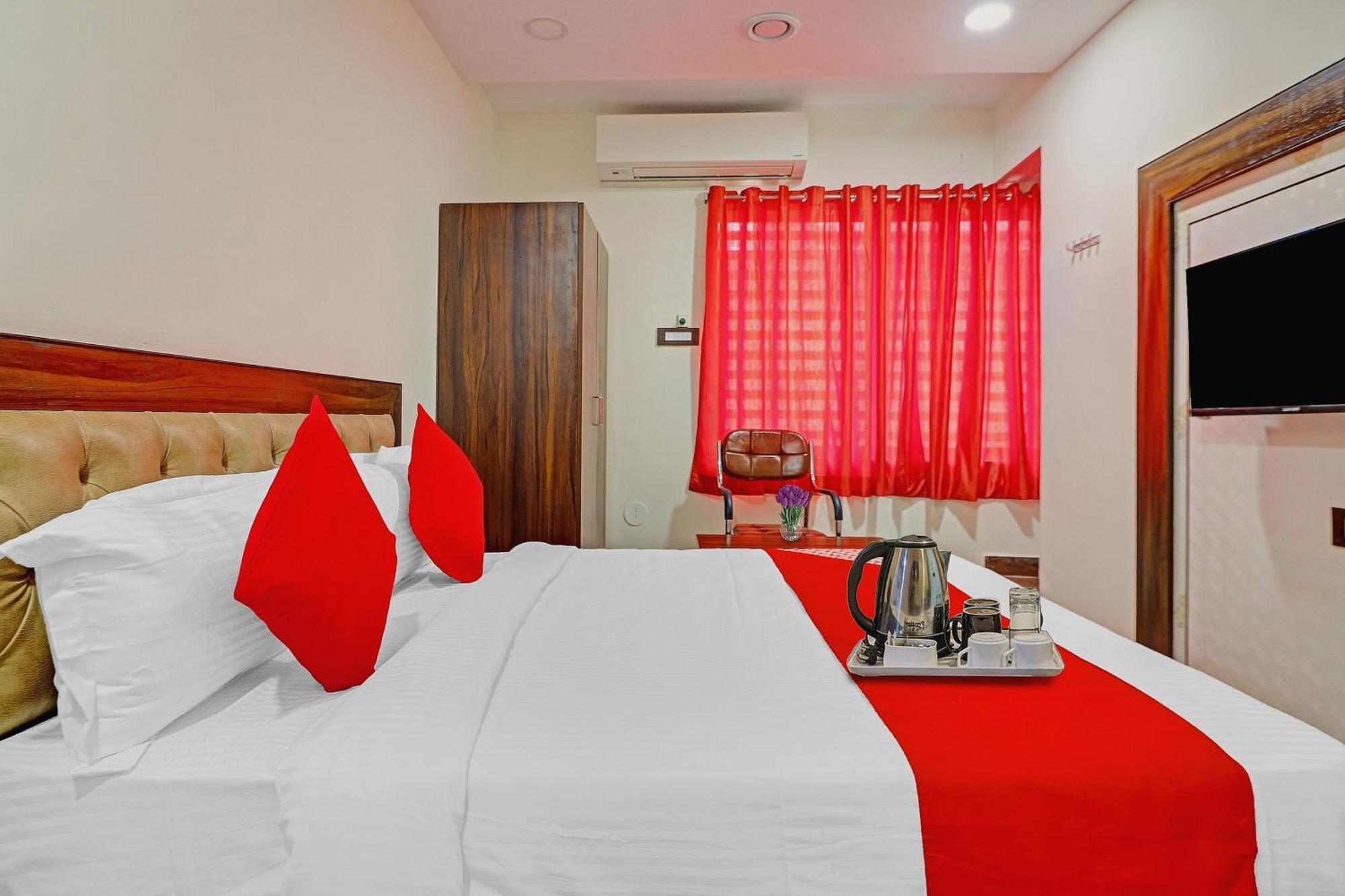 Heavens Inn Near Rasoolpura Metro Station Hyderabad Exterior photo