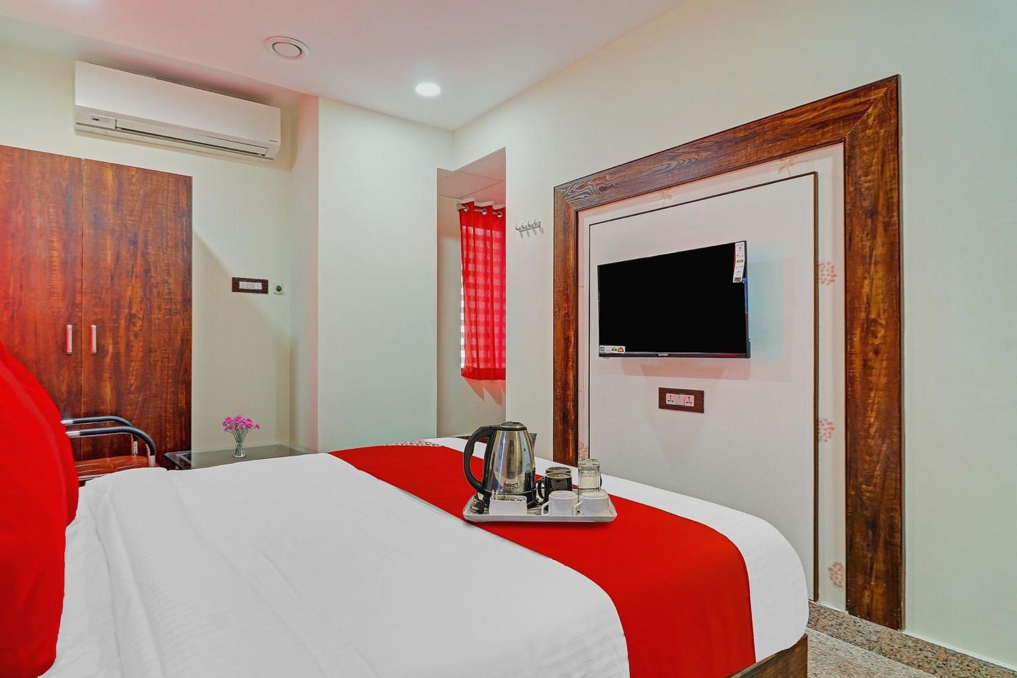 Heavens Inn Near Rasoolpura Metro Station Hyderabad Exterior photo